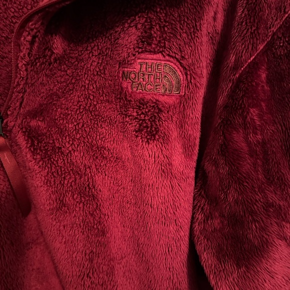 The North Face Women's Deep Red Teddy Jacket
Great for the ❄️ winter season ❄️ - Picture 5 of 9